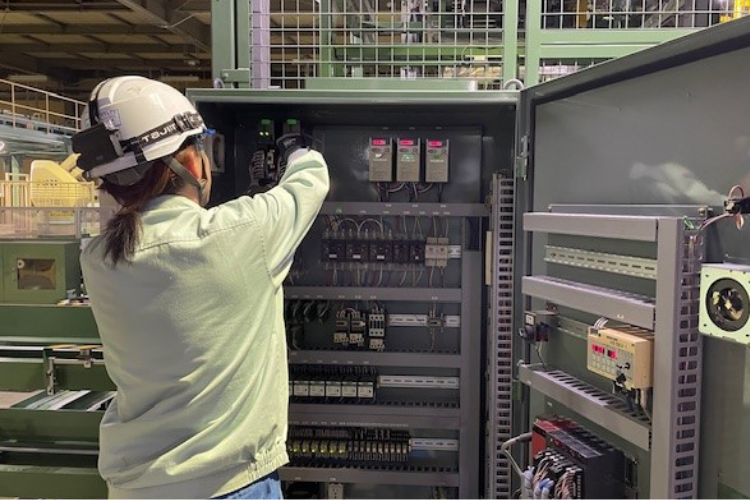 工務部門の仕事風景6