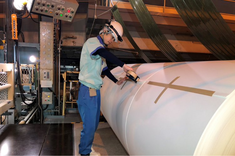 抄造部門の仕事風景2