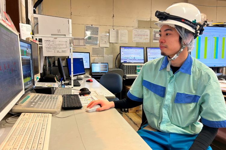 抄造部門の仕事風景3