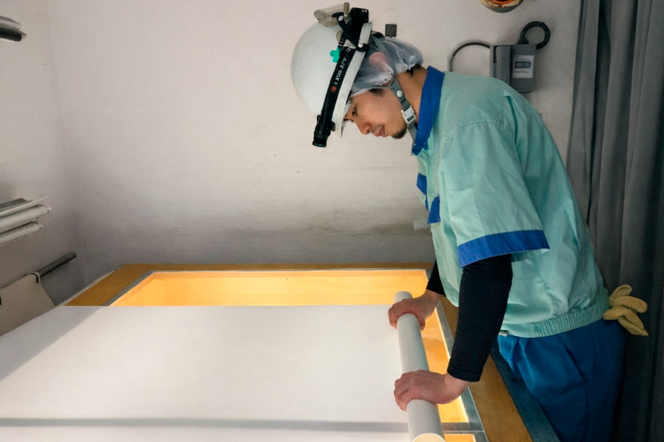 抄造部門の仕事風景4