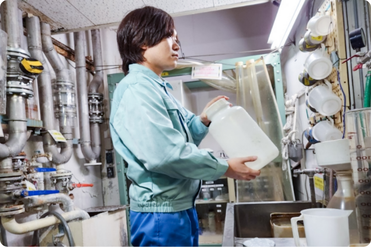 原質部門の仕事風景5